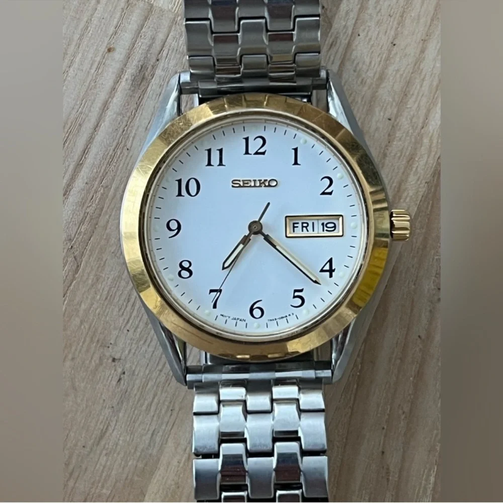 Seiko Men's Watch Stainless Stretch Bracelet Gold Case White Dial Date Window